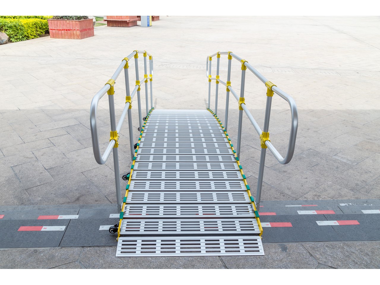 Shape Ramp Rolling JETLAND 4M 350KG ROLLING RAMP WITH HANDRAILS for sale (refcode TA1214938)