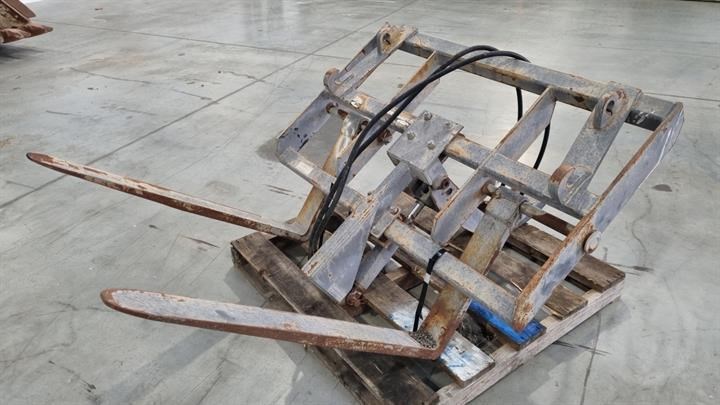 CHALLENGE IMPLEMENTS FRONT END LOADER for sale (refcode TA1216644)