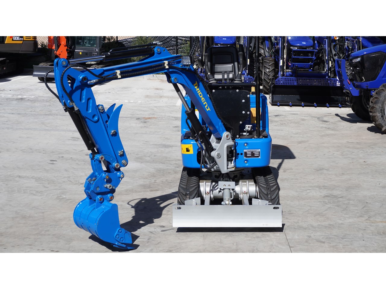 TRIDENT 1.2T EXCAVATOR EXPENDABLE TRACK, QUICK HITCH, SWING BOOM, 400MM ...
