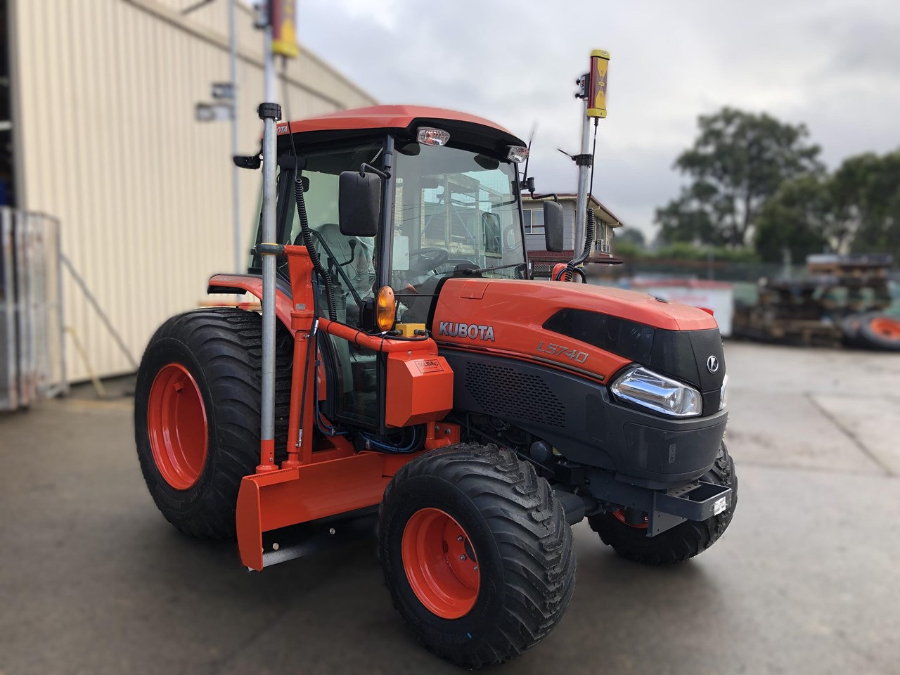 KUBOTA KUBOTA L5740 CAB LASER TRACTOR for sale (refcode TA1237267)