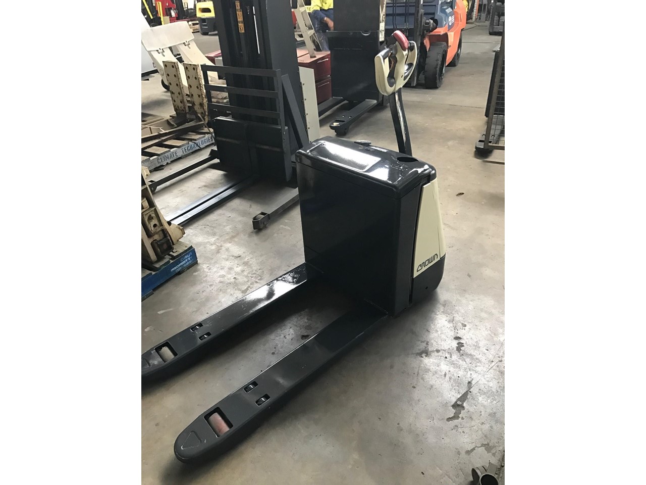 CROWN WP2020 ELECTRIC PALLET JACK for sale or hire