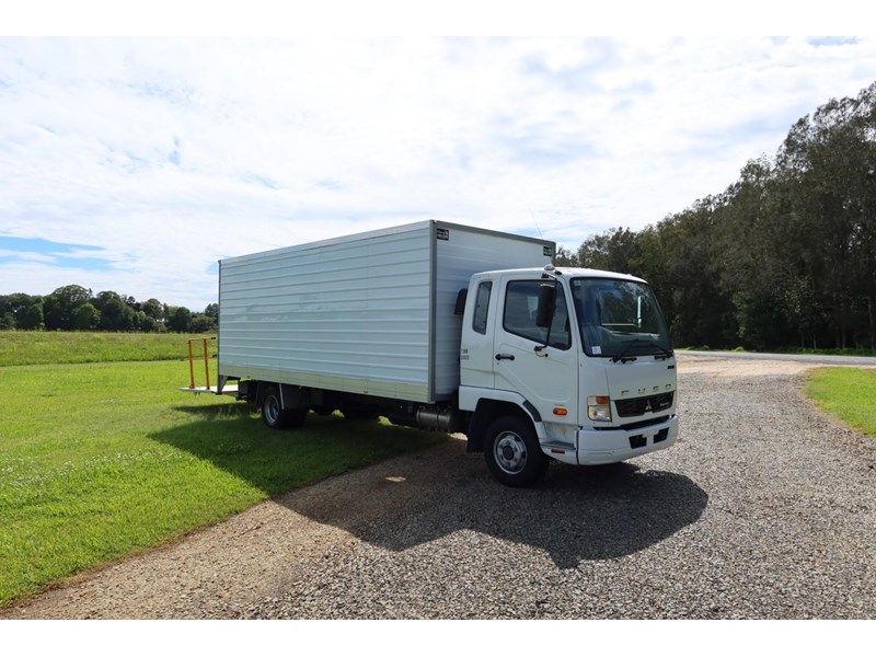 fuso fighter 1024 871465 008