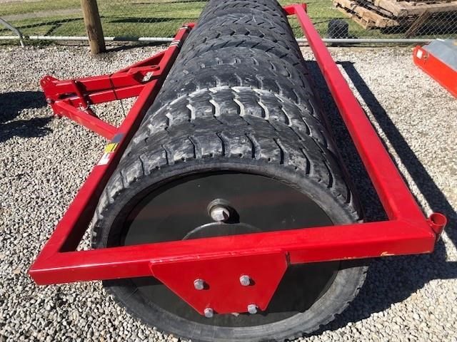 scimitar 3m rubber tyre roller 874929 001