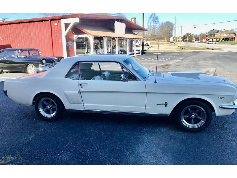 ford mustang 877873 002