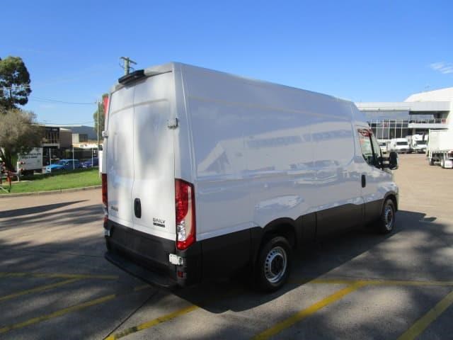 iveco daily 832742 007