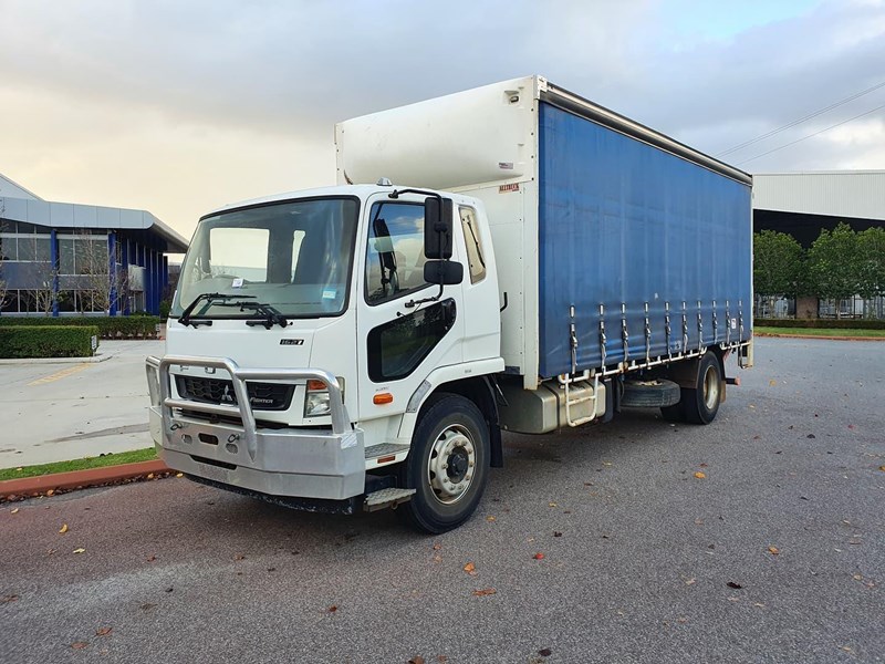 fuso fighter 854327 008