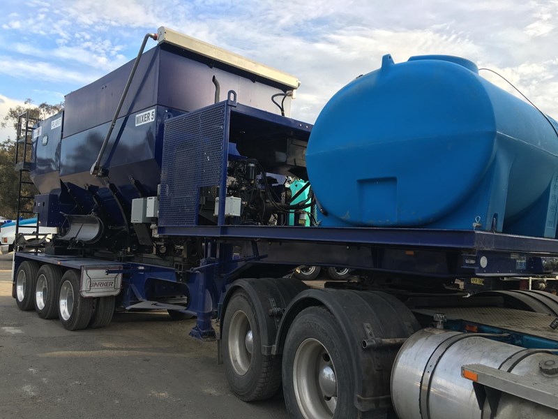 BARKER TRAILER WITH VOLUMETRIC CONCRETE MIXER BARKER for sale