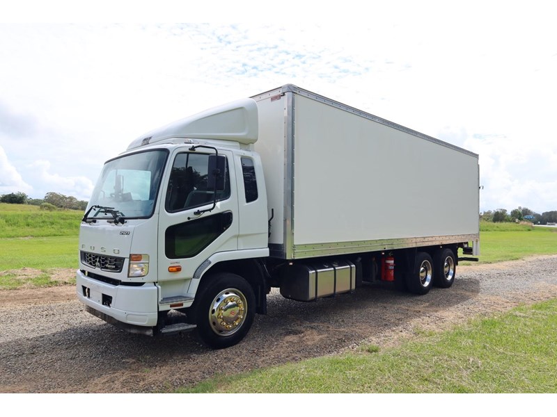fuso fighter fn 2427 6x4 882603 001