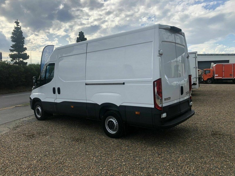 iveco daily 890392 005