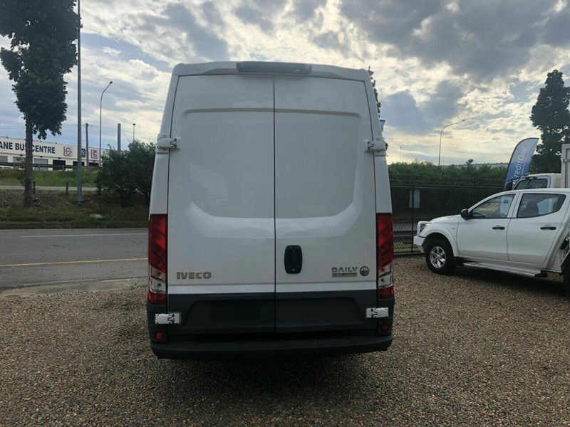 iveco daily 890392 006
