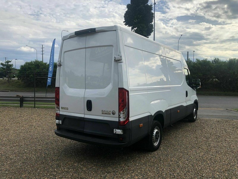 iveco daily 890392 007