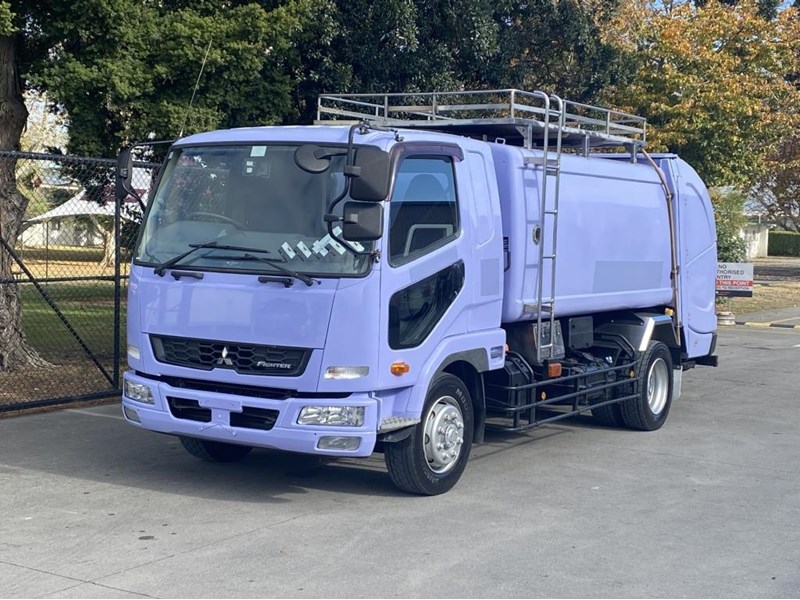 fuso fighter 890988 001