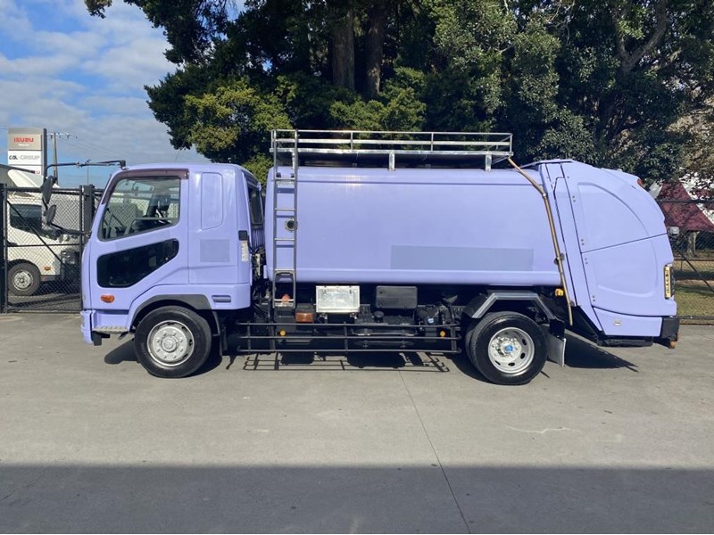 fuso fighter 890988 003