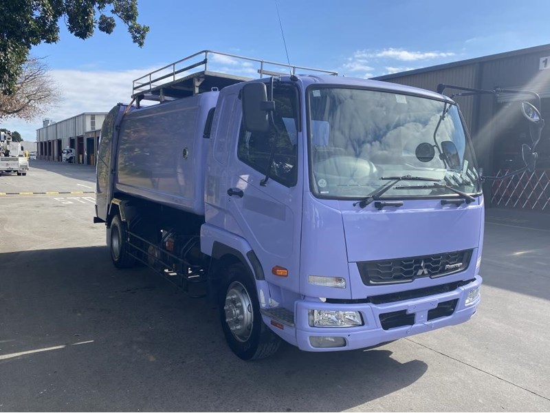 fuso fighter 890988 007