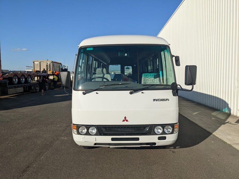mitsubishi rosa 19 seater wheelchair bus 856858 002