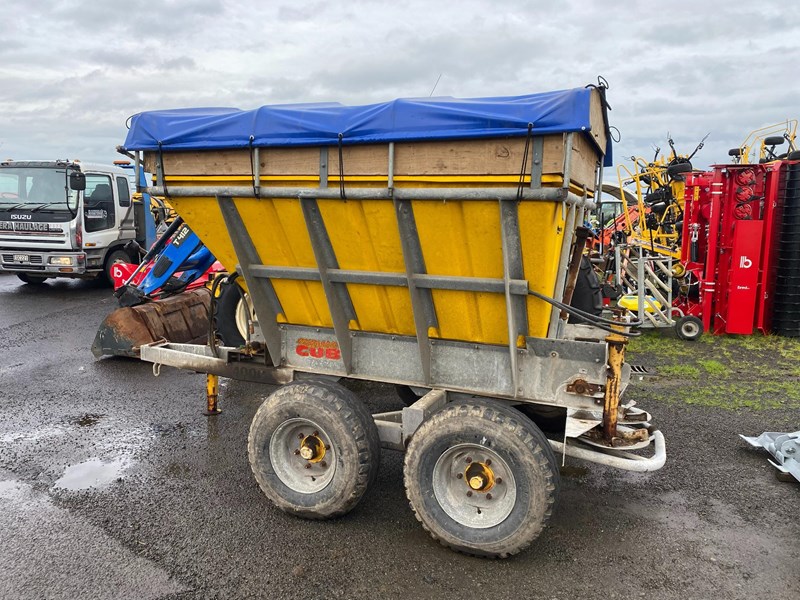 CUB 4000 Fert Spreader for sale