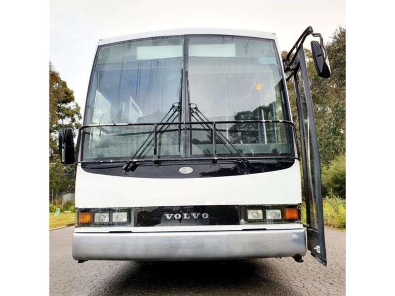volvo b7r coach, 2003 model 901666 003