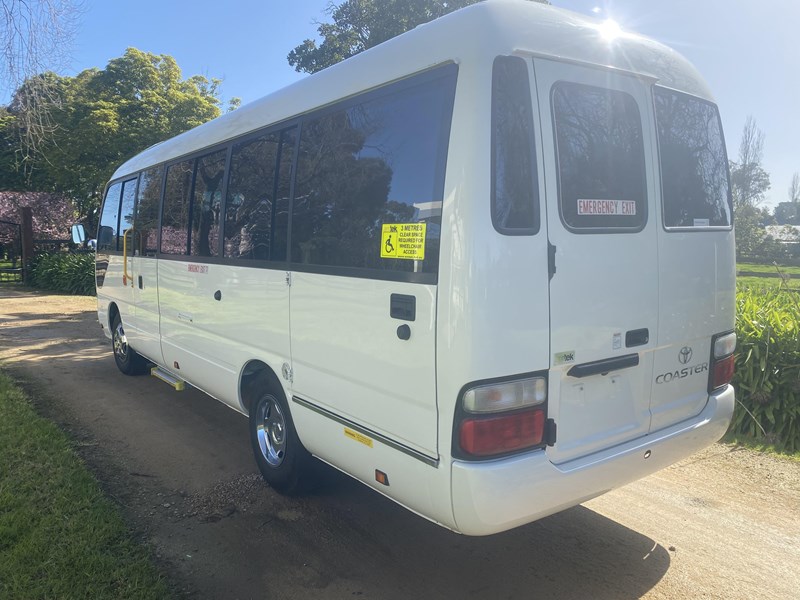 toyota coaster deluxe **automatic** 901951 004