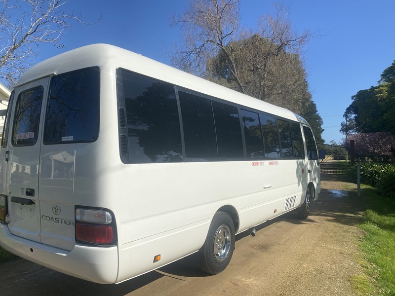 toyota coaster deluxe **automatic** 901951 006