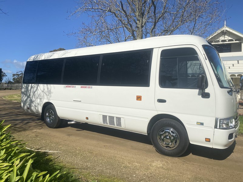 toyota coaster deluxe **automatic** 901951 007