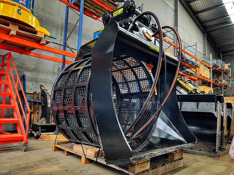 BOSS ATTACHMENTS BRS120S ROTARY SCREENING BUCKET for sale or hire