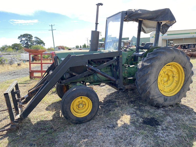 JOHN DEERE 2120 TRACTOR LOADER for sale