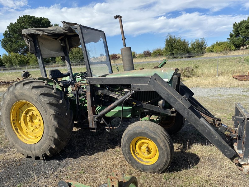 JOHN DEERE 2120 TRACTOR LOADER for sale