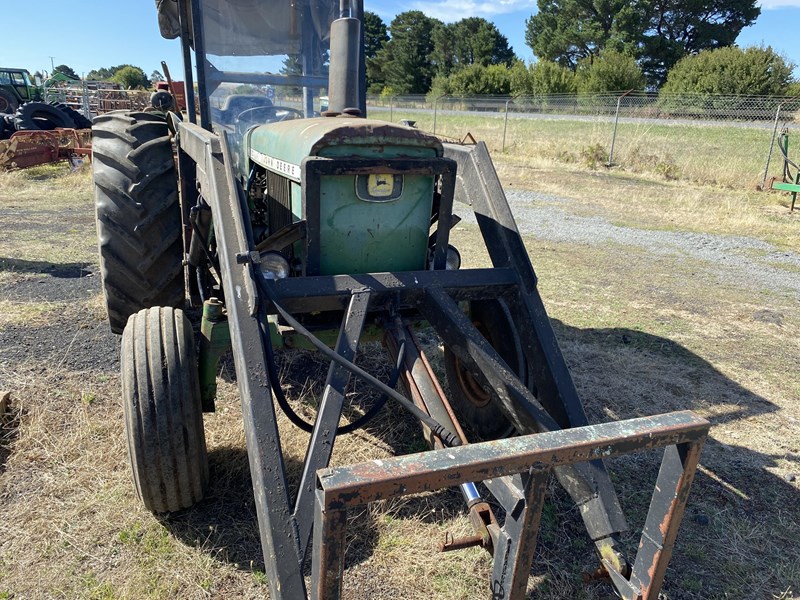 JOHN DEERE 2120 TRACTOR LOADER for sale