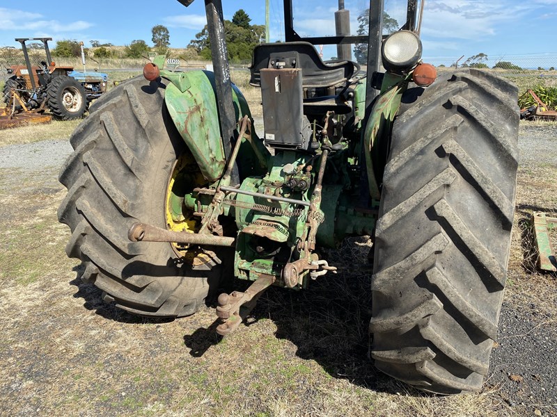 JOHN DEERE 2120 TRACTOR LOADER for sale