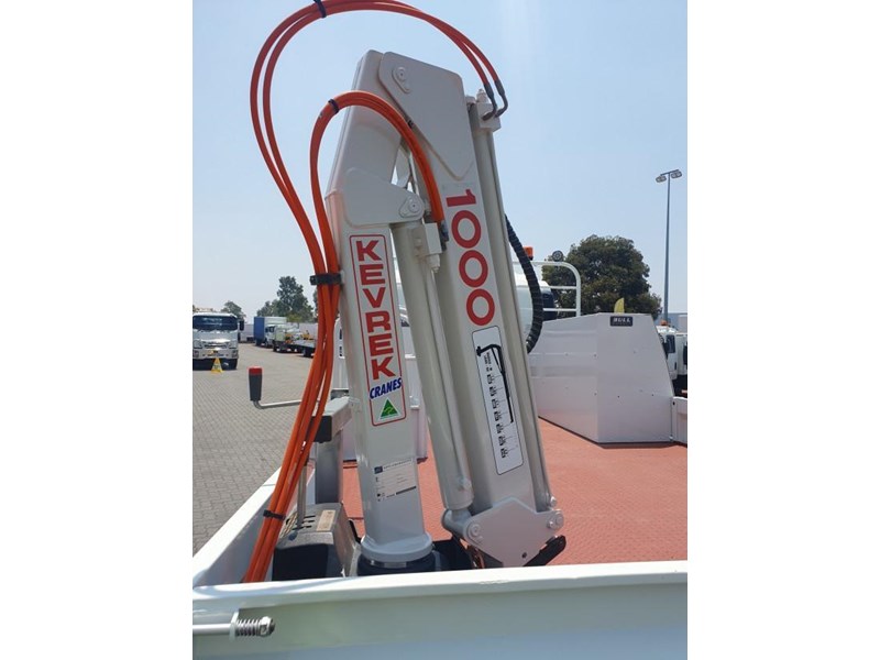 2010 ISUZU FSS550 4X4 SERVICE BODY/CRANE for sale