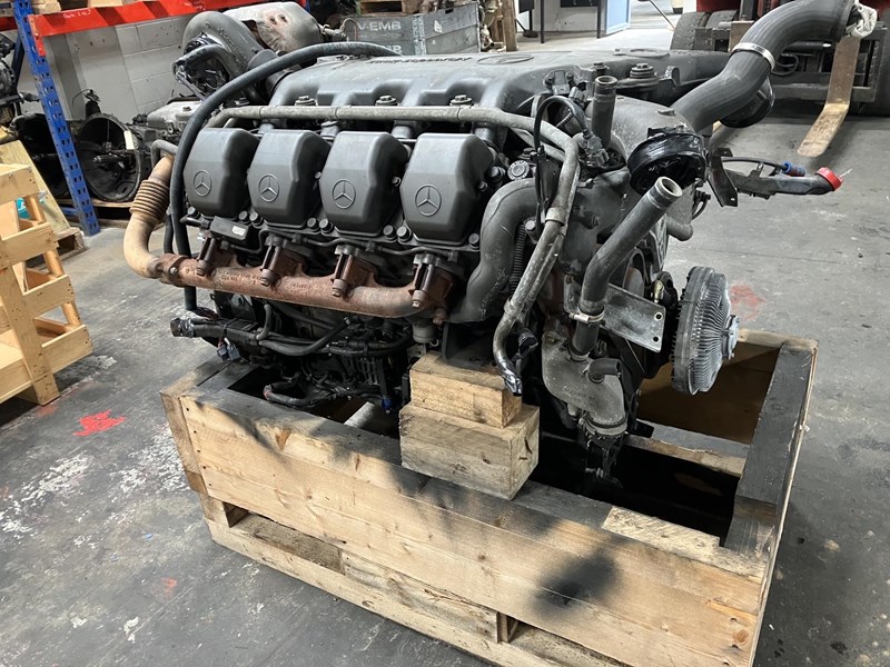 v8 600hp engine out of a 2013 mercedes actros 928169 002