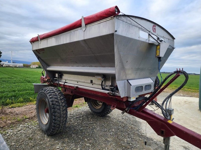 GILTRAP 5001 FERTILISER SPREADER for sale