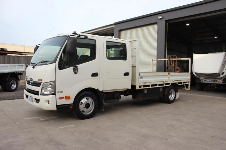 hino 300 series - 616 auto 946826 002