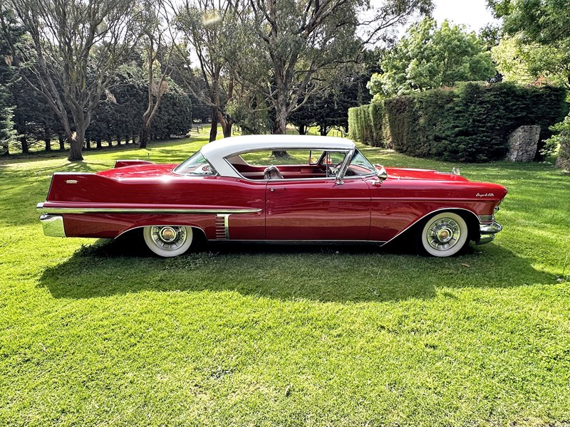 cadillac coupe de ville 957972 002