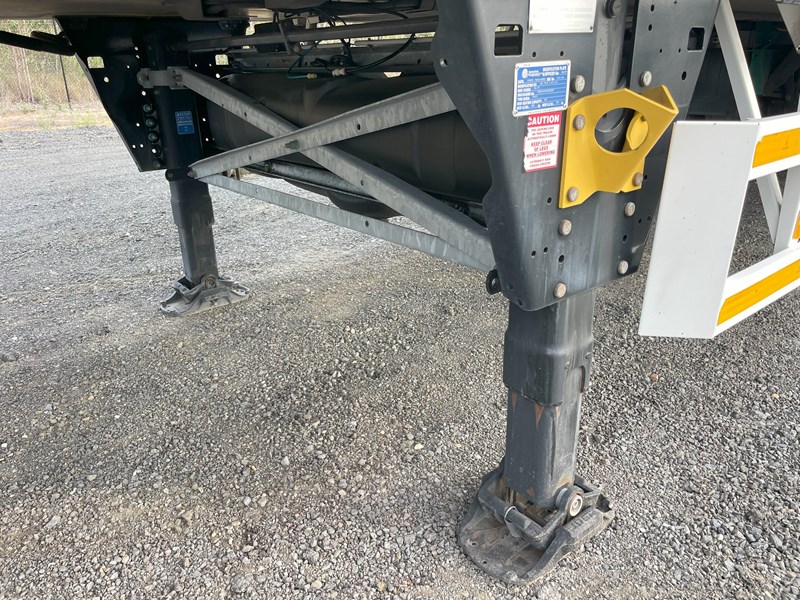 schmitz bogie 45ft fridge van 958813 009