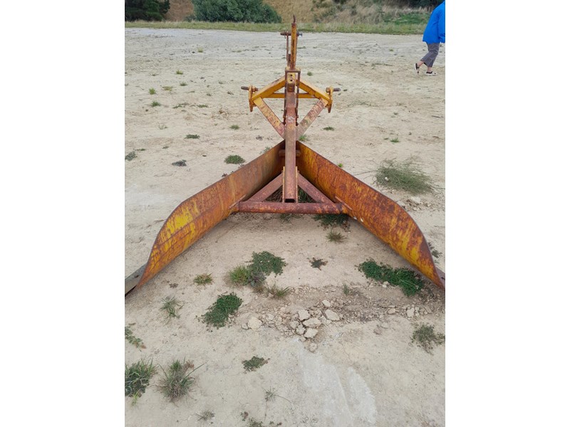 trench plough 0000000 974894 001