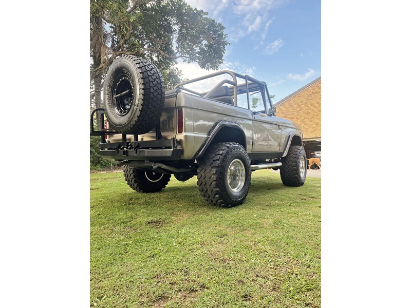 ford bronco 979981 002