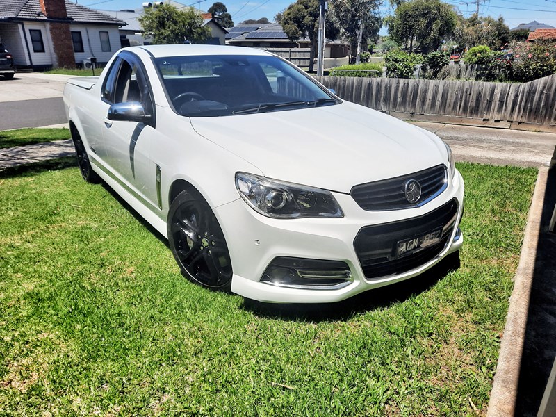 holden ssv redline extra cab 986589 004