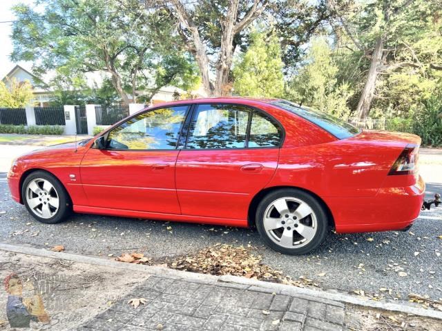 holden commodore 987430 008