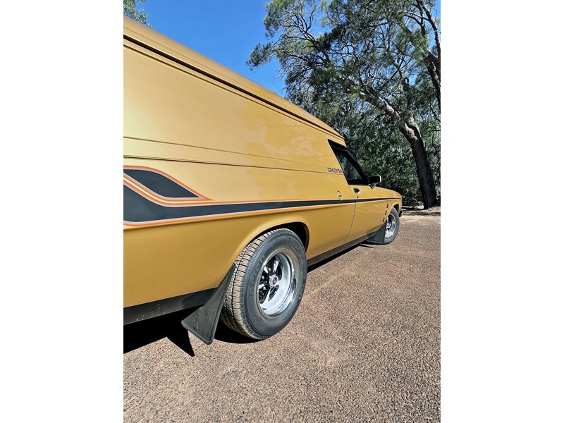 holden sandman 989976 001