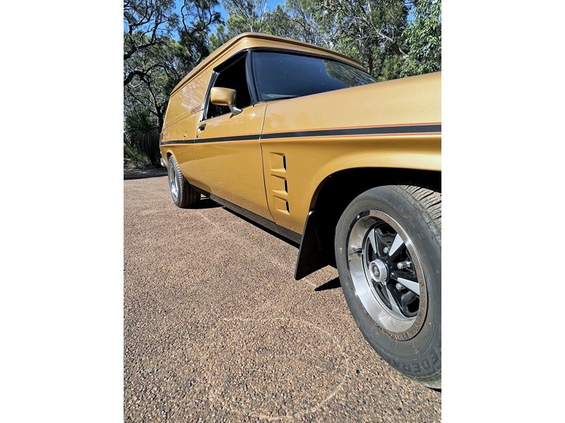 holden sandman 989976 003