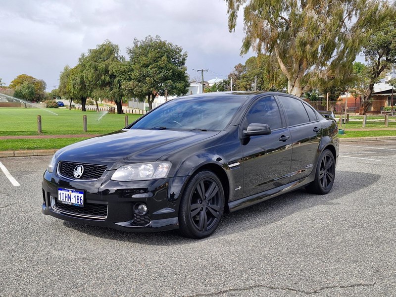 holden commodore 989814 002