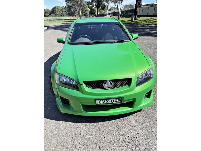 holden commodore 990118 002