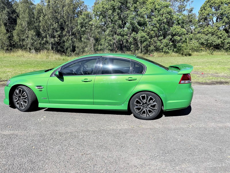 holden commodore 990118 001