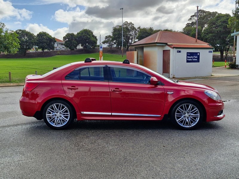 suzuki kizashi 990053 007