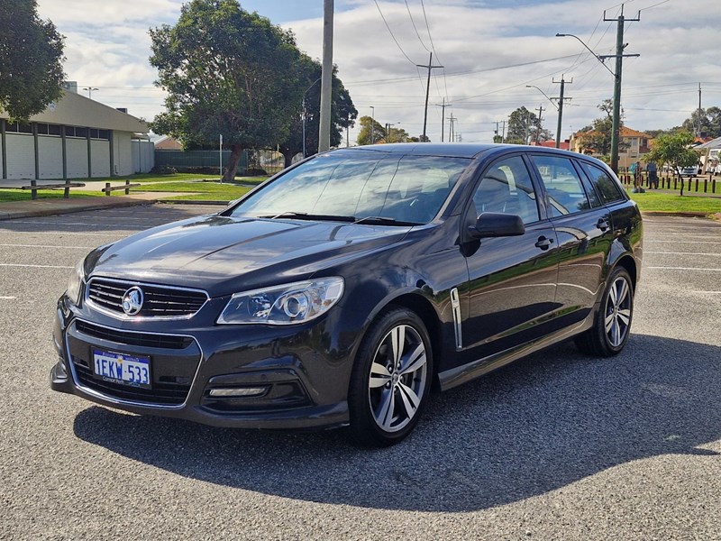 holden commodore 990581 002