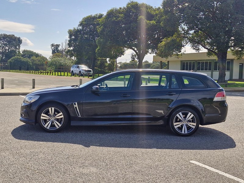 holden commodore 990581 005