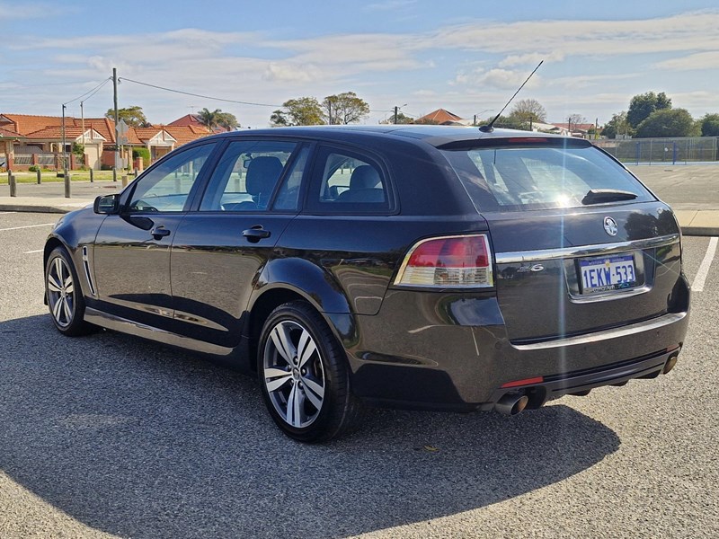 holden commodore 990581 006