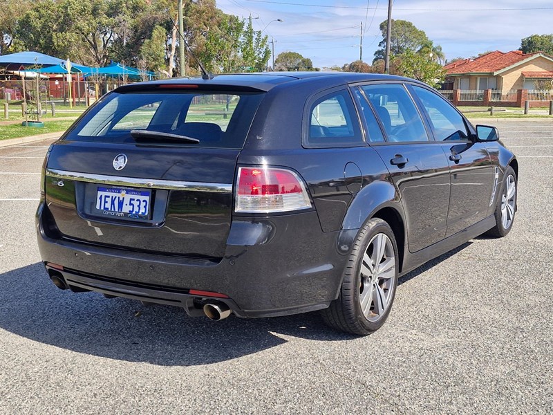 holden commodore 990581 009