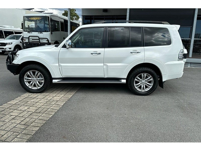 mitsubishi pajero 990968 004